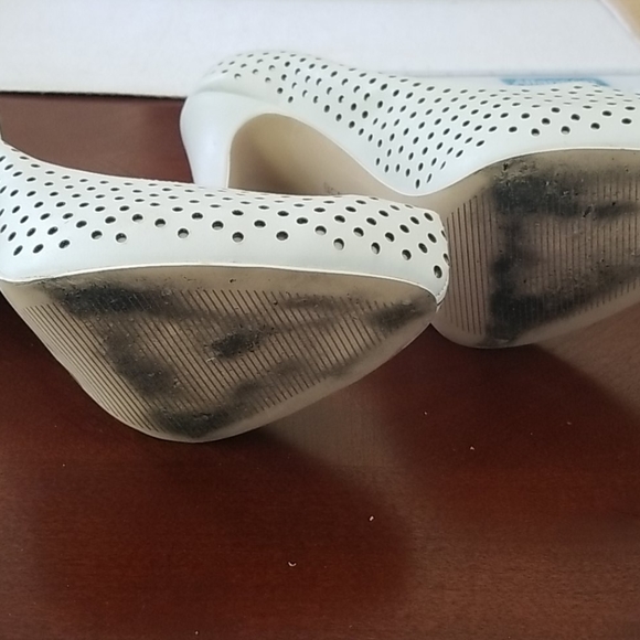 BCBGeneration 5 inch heels - Picture 4 of 8